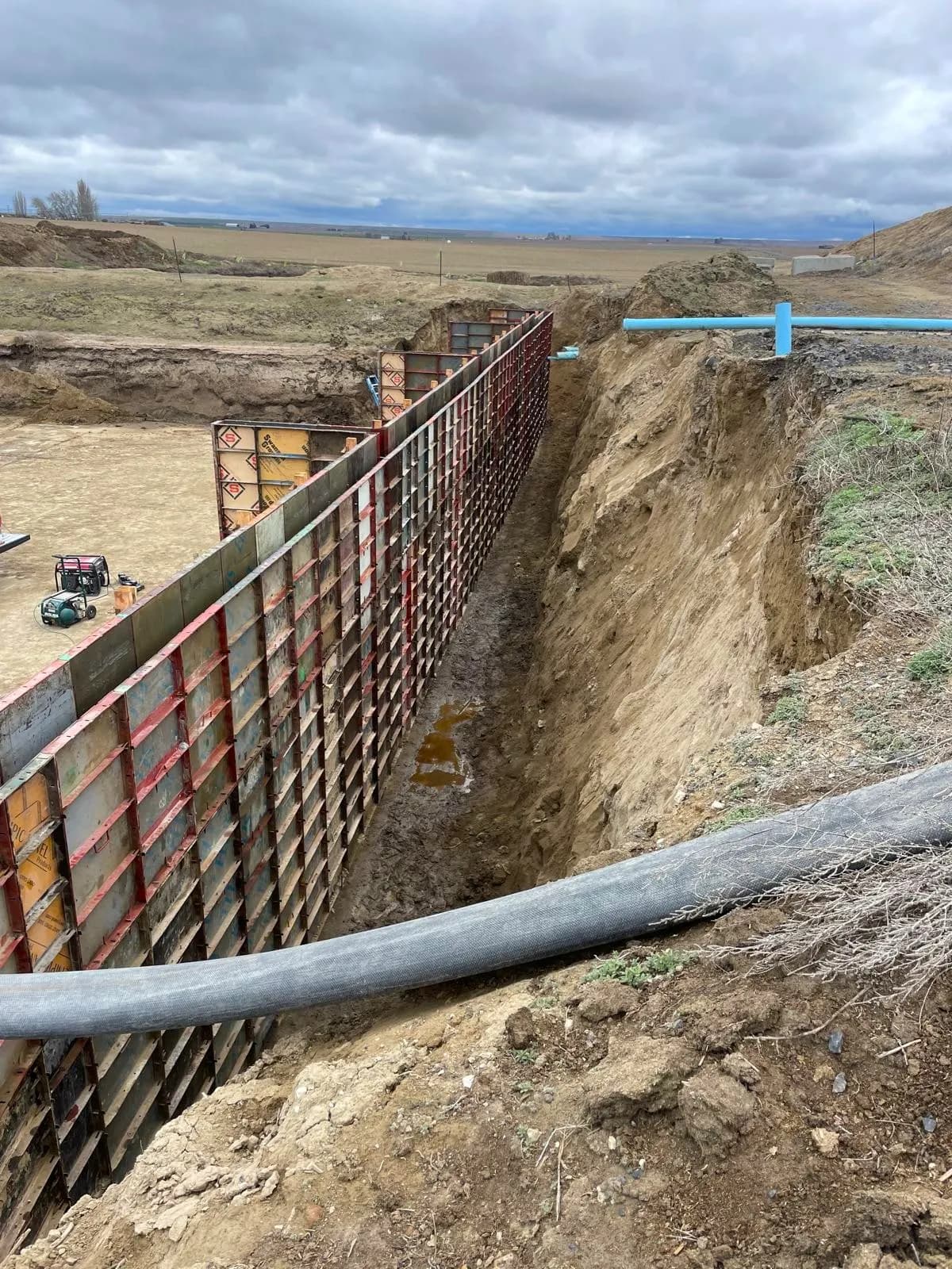 Rebar-reinforced formwork wall set for a concrete pour